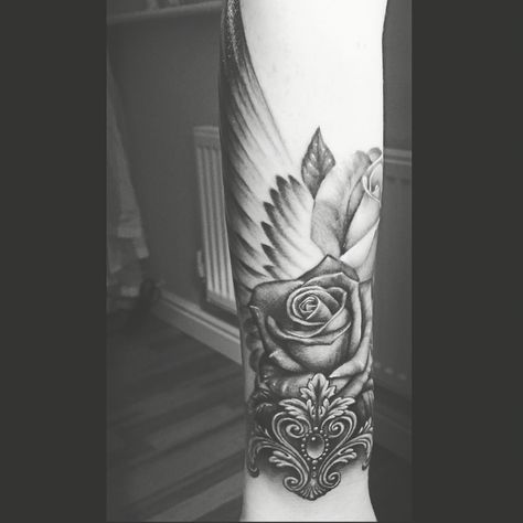 Half sleeve rose and wing tattoo im so in love with my new tatt ❤️❤️ Tattoo Wings, Wing Tattoos, Angel Tattoos, Finger Tattoo Designs, Angel Wings Tattoo, Wing Tattoo, Cat Tattoos, Geniale Tattoos, Initial Tattoo