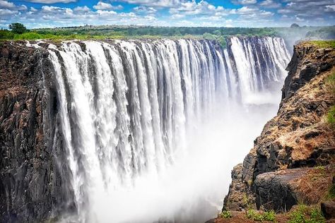 What you need to know before travelling to Zimbabwe from South Africa Victoria Falls Zambia, Victoria Falls Zimbabwe, Zambezi River, Famous Waterfalls, Iguazu Falls, Largest Waterfall, Yosemite Falls, Bungee Jumping, Victoria Falls