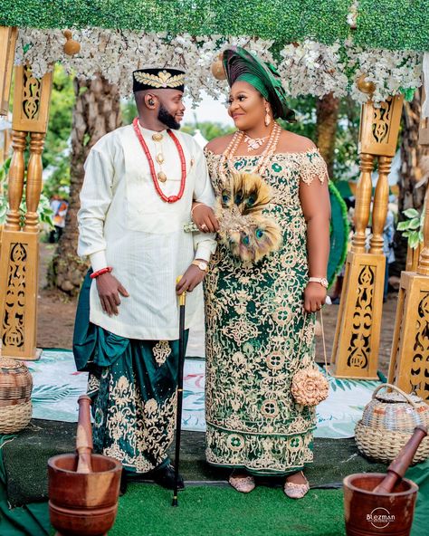 Akwa Ibom Traditional Attire, Traditional Attire For Ladies, Edo Wedding, Igbo Bride Traditional Weddings, Wedding Dresses African, African Print Wedding Dress, Traditional Wedding Outfits, African Head Dress, Igbo Traditional Wedding