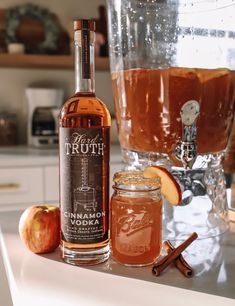 Recipes With Cinnamon, Cinnamon Vodka, Apple Pie Punch, Apple Pie Vodka, Apple Pie Drink, Recipe For Apple Pie, Pumpkin Pie Martini, Peppermint Martini, Vodka Recipes Drinks