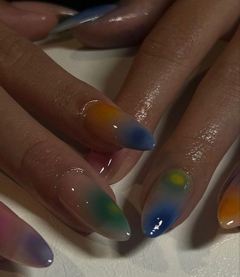 Almond Shape Nails Simple Design, Pretty Nails Short Almond, Cool Aura Nails, Almond Shape Aura Nails, Trendy Nail Art Almond, Aura Airbrush Nails, Colorful Airbrush Nails, Aura Nails Colorful, Almond Nails Airbrush