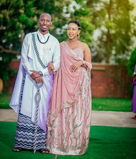 Couple In Beautiful Rwandan Mishanana Traditional Wedding Attire – Clipkulture Rwandese Traditional Wear, Traditional Wedding African, Rwandan Wedding, Contemporary Wedding Dress, Cultural Fashion, African Party Dresses, African Wedding Attire, Traditional Wedding Attire, Fashion Traditional