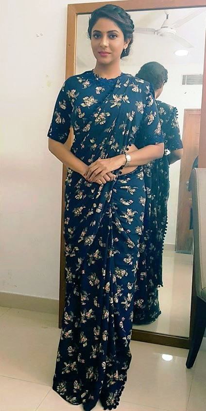 Poornima indrajith in allove printed blue saree. #pranaah Poornima Indrajith, Saree Bollywood, Sari Blouse Designs, Indian Saree Blouses Designs, Blouse Designs Indian, Designer Saree Blouse Patterns, Saree Blouse Designs Latest, Stylish Blouse Design, Blue Saree