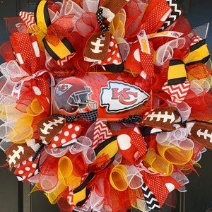 Chiefs Wreath, Kansas City Chiefs Craft, Chiefs Crafts, Dallas Cowboys Wreath, Saints Wreath, House Divided Wreath, Cowboys Wreath, Baseball Wreaths, Burlap Mesh Wreath