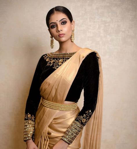 Saree @artistrybyolivia #saree #sareedraping #sareeblouse #blousedesign Black Boat Neck Blouse, Blouse Designs Boat Neck, Black Velvet Blouse Design, Boat Neck Blouse Designs, Full Sleeves Blouse Designs, Velvet Blouse Design, Shimmer Saree, Neck Blouse Designs, Black Velvet Blouse