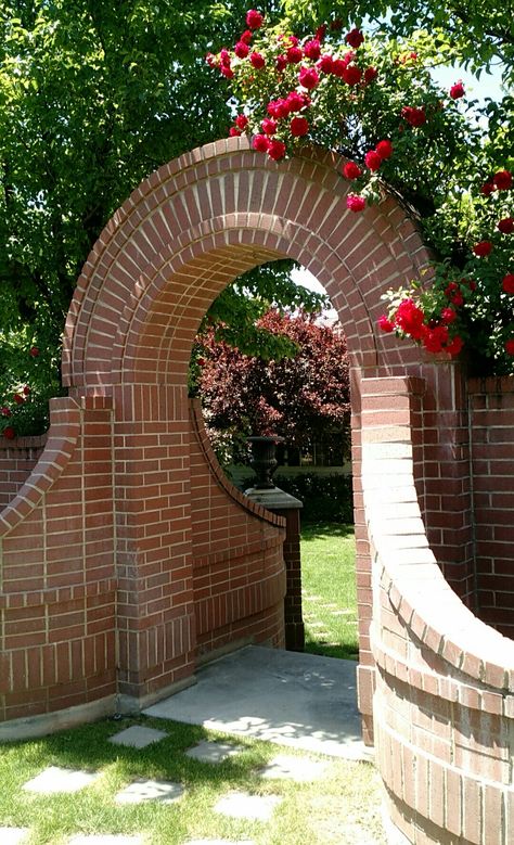 Red rose archway Image by Chase Savoie Diy Brick Arch, Brick Arch Lighting, Rose Archway, Curved Brick Architecture, Brick Arches Architecture, Interior Pillars, Brick Wall Ideas, Brick Wall Decor, Brick Archway