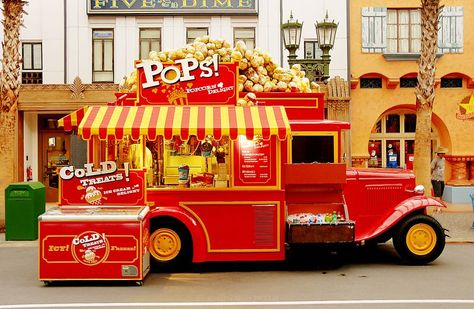 THE COOLEST LOOKING POPCORN FOOD TRUCK EVERR...I WOULD SERIOUSLY DRIVE AROUND IN THIS THING SELLING BUTTERY TASTY POPCORN Popcorn Food Truck, Popcorn Stand Ideas, Vintage Food Truck, Food Stand Design, 1960s Food, Popcorn Stand, Popcorn Shop, Food Business Ideas, Food Van