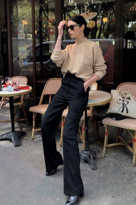 Black Wide Trousers Outfit, Straight Trousers Outfit, Long Trousers Outfit, Wide Trousers Outfit, Wide Leg Black Pants Outfit, Wide Pants Outfit, Wide Leg Trousers Outfit, Be A Minimalist, Straight Jeans Outfit