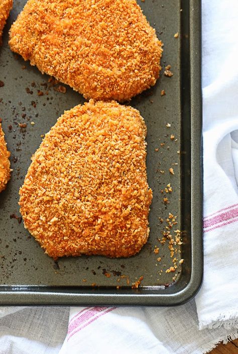 Oven "Fried" Breaded Pork Chops | Skinnytaste rice crispies instead of corn flakes Breaded Pork Chops Oven, Fried Breaded Pork Chops, Oven Fried Pork Chops, Shake And Bake Pork, Boneless Pork Chop Recipes, Baked Pork Chops Oven, Breaded Pork Chops, Pork Chop Recipes Baked, Oven Fried