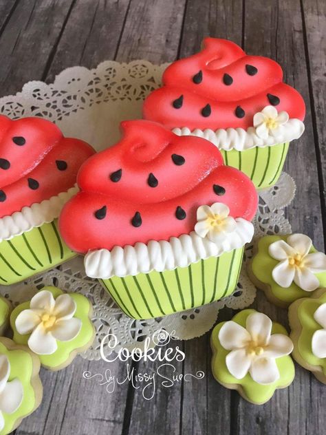 Watermelon Cupcake Cookies Summer Sugar Cookies, Watermelon Cookies, Missy Sue, Royal Iced Cookies, Spring Cookies, Cookie Tutorials, Summer Cookies, Sugar Cookie Designs, Tanah Liat