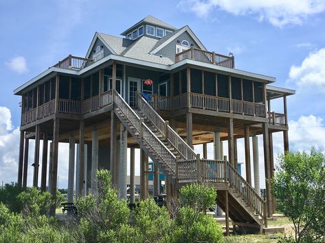 Raised Beach House, Southern Cottage Homes, Elevated House Design, Stilt Home, Elevated Home, House Design Trends, Seaside House, Lakefront Living, Southern Cottage