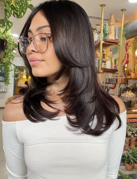 #layered #layers #layeredhaircut #sidebangs short layered hair with side bangs curtain bangs hair ideas Kayla Kosuga Hair, Front Layers Medium Hair, Hair Cuts Medium Length Layers, Layered Hair With Side Bangs, Bangs Hair Ideas, Layered Side Bangs, Hair With Side Bangs, Short Layered Hair, Bangs Curtain