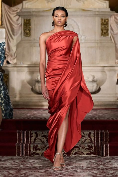 Christian Siriano Fall 2024 Ready-to-Wear Fashion Show | Vogue Draped Gown, Drape Gowns, Couture Details, Christian Siriano, Runway Collection, Fashion Show Collection, Fall 2024, New York Fashion Week, New York Fashion