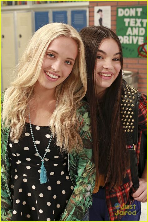 Lauren Taylor (Shelby) and Landry Bender (Cyd) Best Friends Whenever Landry Bender, Disney Actresses, Disney Best Friends, New Disney Movies, Lauren Taylor, Best Friends Whenever, Concept Clothing, Female Actresses, Disney Stars