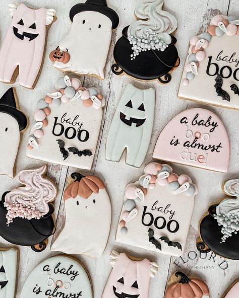 A baby boo is almost due!! Today is the last day to get 50% STL files with code STL50 !! Had to squeeze in this set before the holiday… | Instagram Halloween Sugar Cookies Decorated, Sweet Treats Party, Witch Cauldron, Cookies Theme, Halloween Sugar Cookies, Ghost Cookies, Kinds Of Cookies, Baby Cookies, Cookie Inspiration