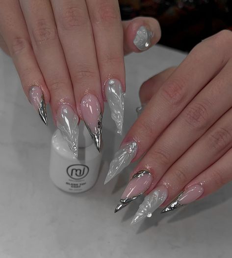 White Nails Gel Design, White Nails Fall, White Silver Nail Designs, White And Silver Nail Designs, White Silver Nails, Eye Nail Art, Hello Nails, Grunge Nails, Blush Nails