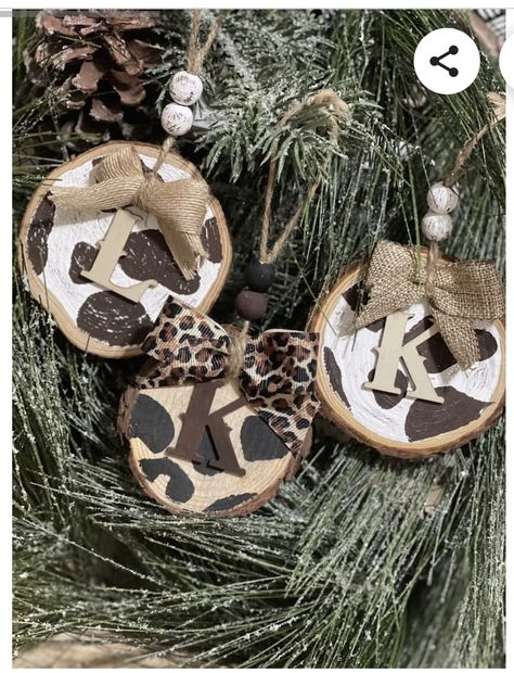 Outside Farmhouse Christmas Decor, Cow Print Ornaments Diy, Cow Print Christmas Decor, Diy Cow Ornaments, Cow Christmas Tree Ideas, Cow Print Christmas Tree, Western Christmas Tree Ornaments, Cowhide Crafts, Cow Print Christmas