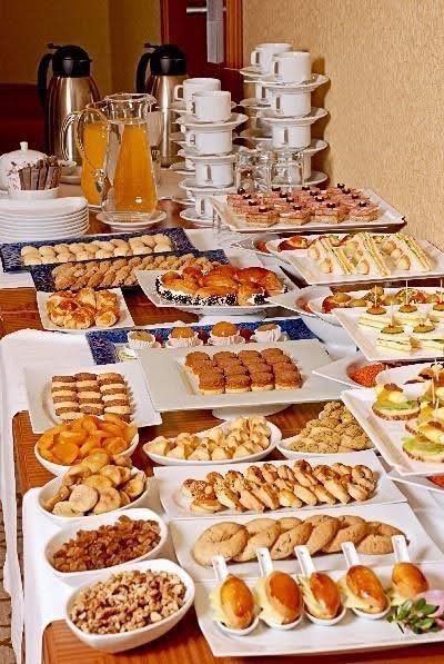 Morning Brunch, Brunch Buffet, Food Displays, Tea Break, Snacks Für Party, Food Display, Brunch Party, Party Food Appetizers, Breakfast Buffet