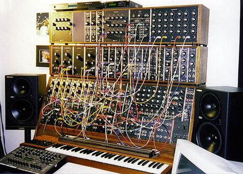 The Official Moog Synthesizer Appreciation Page Moog Synthesizer, Vintage Synth, Piano For Sale, Analog Synth, Primal Scream, Music Week, Music Technology, World Party, Gibson Guitars