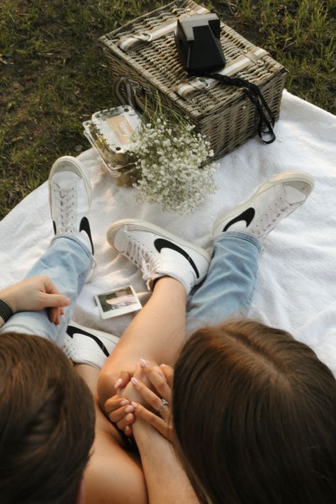 Picnic Gender Reveal Photoshoot, Picnic Baby Announcement, Picnic Pregnancy Announcement, Picnic Gender Reveal, Field Picnic, Reveal Photoshoot, Picnic Shoot, Picnic Engagement Photos, Pregnancy Announcement Pictures