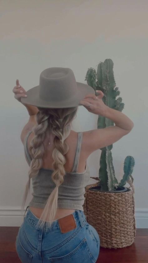 hair strand anatomy Cowgirls Hairstyles, Western Hairstyles, Cowgirl Hair, Boho Braid, Western Hair, Look Short, Summer Hairstyles For Medium Hair, Hair Stylies, Hat Style