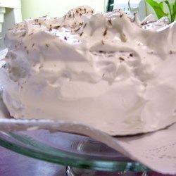 No Cook Icing - Allrecipes.com Angel Food Cake Frosting, Wedding Cake Icing Recipe, Boiled Frosting, Sturdy Whipped Cream Frosting, White Frosting Recipes, Fluffy Icing, Wedding Cake Icing, Fluffy White Frosting, Cooked Frosting