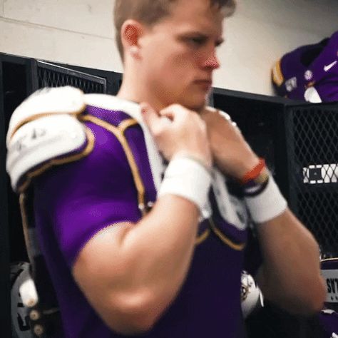 Joe Burrow Gifs, Lsu Joe Burrow, Joe Burrow Lsu, Joe Brrrr, Joe Shiesty, Joseph Lee, Joe Borrow, Lsu Football, Tom Welling