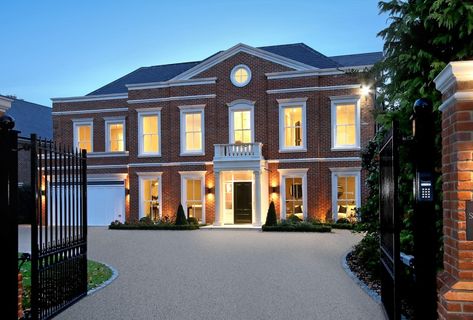 British Luxury House, Luxury London House Exterior, Uk Mansion Interior, Luxury London House, Modern English House Exterior, Uk Mansions, Manifesting House, Modern English House, London House Exterior