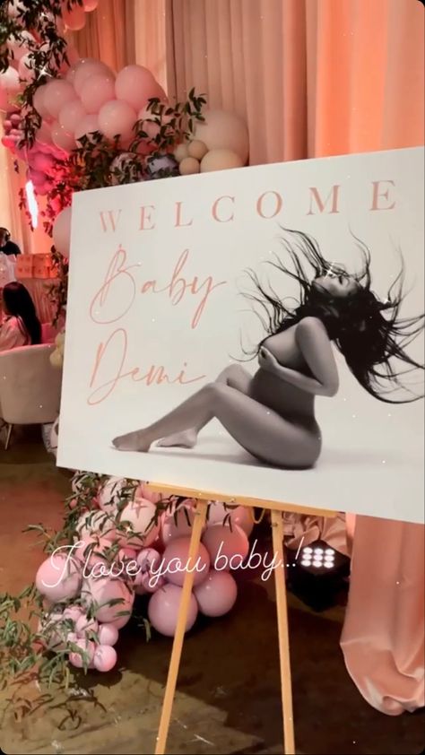 Maternity Shoot Unique Ideas, Kardashian Baby Shower Decor, Boujee Gender Reveal, Baby Shower Themes Girl Black People, Luxury Baby Shower Ideas Girl, Extravagant Baby Shower Ideas, Girl Baby Shower Ideas Black People, Black People Baby Shower Ideas, Baby Shower Themes Black People