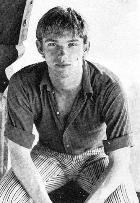 Richard Thomas The Waltons Tv Show, Richard Thomas, The Waltons, John Boy, Walton Family, Michael Landon, Preppy Men, Woman Sketch, I Apologize