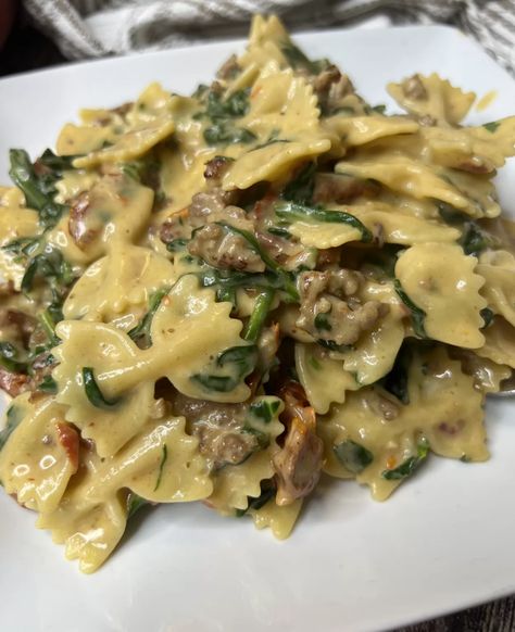 Creamy Bowtie Pasta, Pasta With Italian Sausage, Bow Tie Pasta Recipe, Sundried Tomato Pasta, Bow Tie Pasta, Italian Sausage Pasta, Weekly Dinner, Soup Appetizers, Dinner Rotation