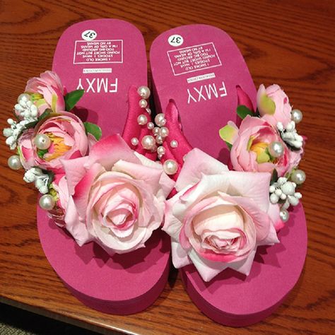 Online Buy Wholesale wedge flip flops from China wedge flip flops ... Wedge Sandals Outfit, Shoe Accessories Diy, Beach Wedges, Diy Sandals, Boho Shoes, Pearl Shoes, Platform Flip Flops, Flower Shoes, Summer Rose