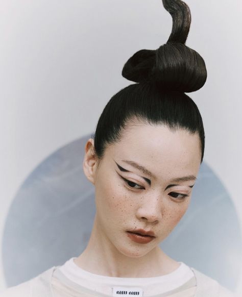 Layout Makeup, Beauty Editorial Makeup, Vogue Taiwan, Retro Makeup, Avant Garde Makeup, Hair Photography, Editorial Hair, Runway Makeup, Japanese Hairstyle