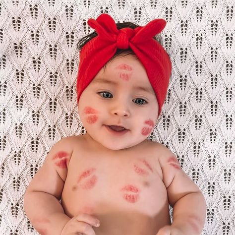 Will accept kisses for milk #valentinesday #valentinesbaby #babyvalentinesphoto #babygirl Mom And Baby Valentine Pictures, Babygirl Photoshoot Ideas, Baby Holiday Pictures, Vday Shoot, Valentines Baby Photos, Valentine Pictures, Valentines Baby, Valentine Picture, Valentines Day Pictures