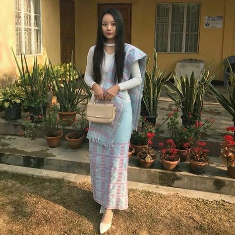 @zhi_18_  #northeastyle #stayfashionablytraditional #nagaland Nagaland Traditional Dress, India Traditional Dress, Female References, Instagram Design Creative, Traditional Attires, Traditional Dresses Designs, Northeast India, Folk Style, Hacks Clothes