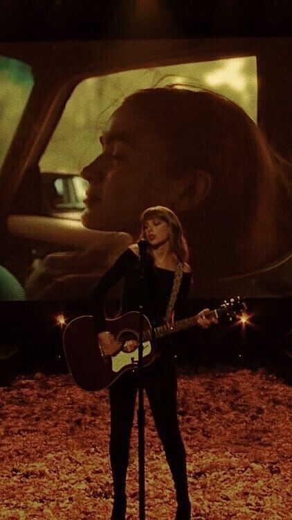 Red Taylor’s Version, Snl Wallpaper, All Too Well Wallpaper, Red Taylors Version, Taylor Swift All Too Well, Taylor Version, Red Tv, Red Era, Loving Him Was Red