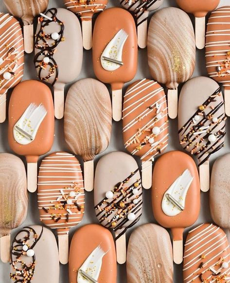 Thanksgiving Cake Popsicles, Western Cakesicles, Fall Cakecicles Ideas, Fall Inspired Cake Pops, November Desserts Fall, Fall Cakecicles, Fall Wedding Cake Pops, Fall Popsicles, Fall Cake Popsicles