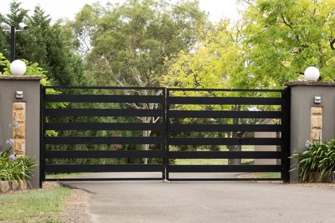 Farm Gates Entrance, Gated Driveway, Entrance Gates Driveway, Metal Driveway Gates, Backyard Gates, Ranch Gates, Gate Designs Modern, Modern Gate, Driveway Entrance