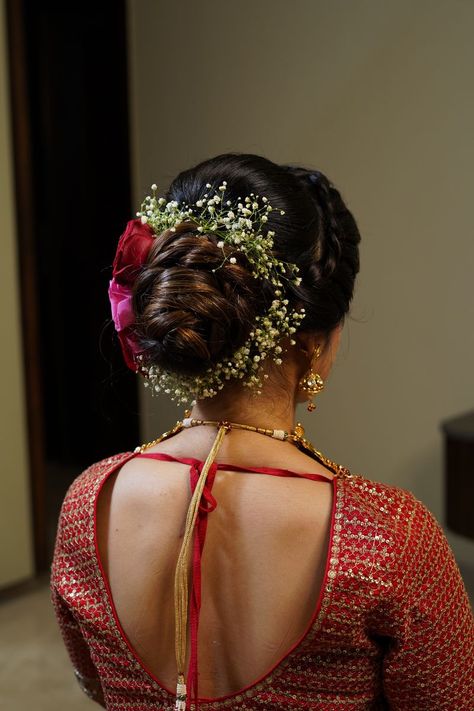 #bridalbun Flower Bun For Bride, Hair Bun Styles With Saree, Bun Hairstyle With Rose, Hair Bun With Flowers, Rose Bun Hairstyle, Rose Bun Hairstyle Indian, Hair Bun With Red Roses, Messy Bun With Flowers Indian, Indian Bun Hairstyles