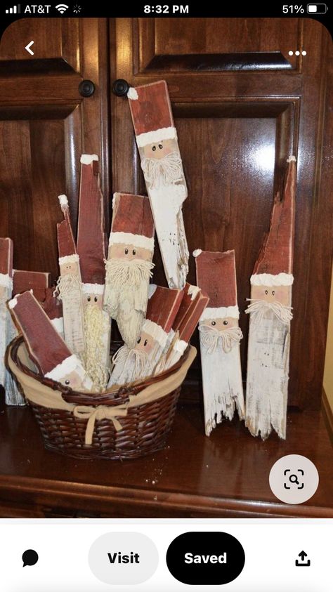 Jul Diy, Wood Santa, Scrap Wood Crafts, Wooden Santa, Country Christmas Decorations, Christmas Wood Crafts, Lodge Decor, Country Crafts, Things To Make