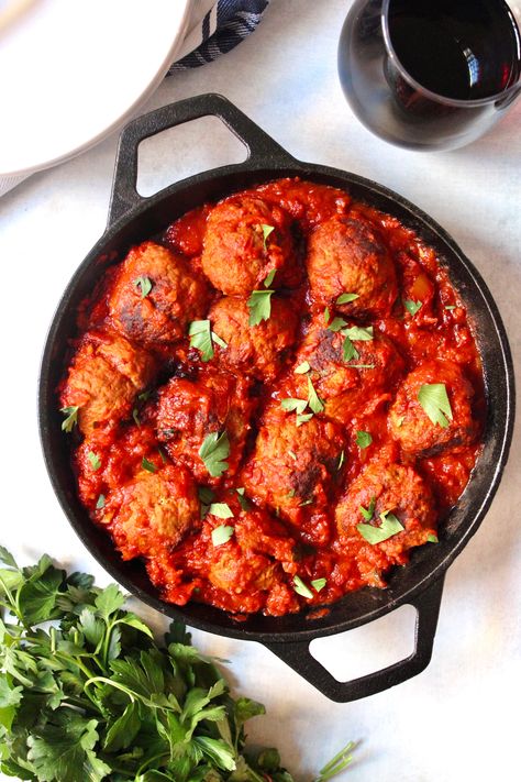 Albondigas Meatballs, Spanish Pork, Spanish Meatballs, Spanish Dinner, Spanish Tapas Recipes, Baked Meatballs, Beef Ground, Spain Food, Tapas Recipes