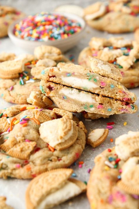 Funfetti Cookie Recipe, Funfetti Cookie Dough, Levain Cookies, Cake Batter Cookies, Gourmet Bakery, Funfetti Cookies, Cookie Cake Birthday, Cookies Cake, Gourmet Cookies