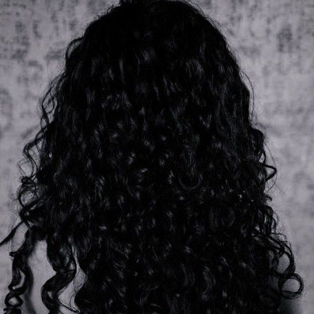 Black Lilies, Aesthetic Marauders, Dark Curly Hair, Black Wavy Hair, Black Hair Aesthetic, Yennefer Of Vengerberg, Hogwarts Aesthetic, Black Curly, Hair Aesthetic