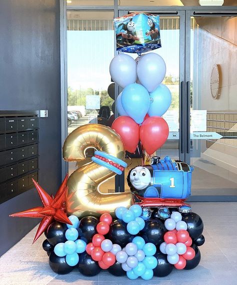 Ballon Buquet, Balloon Bouquet Diy, Train Birthday, Thomas The Tank, Thomas The Tank Engine, Balloon Decor, Birthday Numbers, Number Balloons, Diy Bouquet