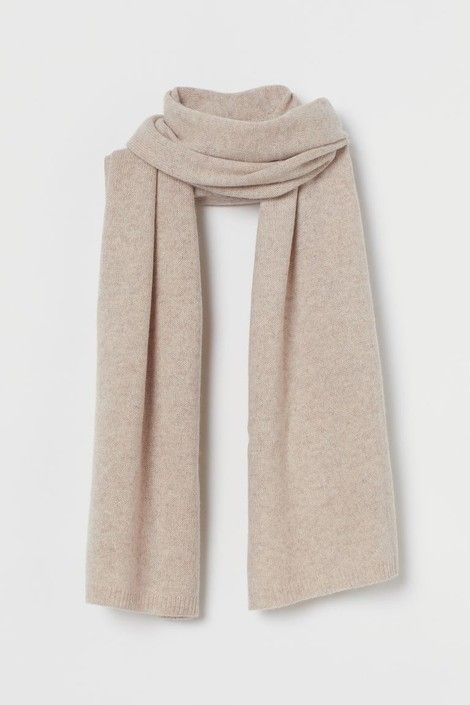 Scarf Aesthetic, Black Waist Belt, Beige Scarf, Scarf Outfit, How To Wear Scarves, Cashmere Scarf, Light Beige, Fashion Company, Winter Scarf