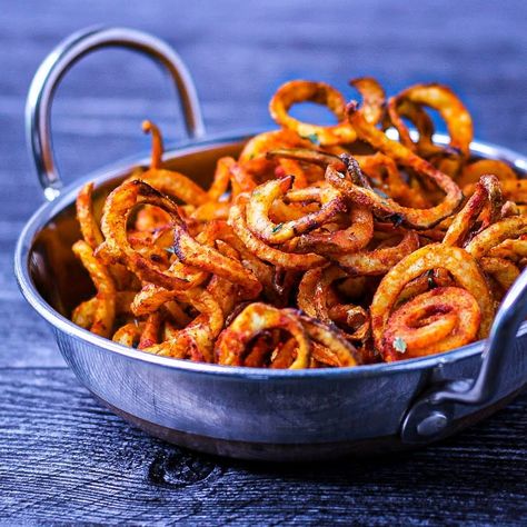 Arbys Curly Fries Air Fryer, Air Fryer Potato Spirals, Air Fryer Curly Fries Homemade, Spiral Potatoes Air Fryer, Curly Fries Air Fryer, Spiralized Potatoes, Reheat French Fries, Spiral Potato, Rv Cooking