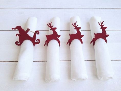 Jul Diy, Rings Red, Holiday Table Decor, Red Napkins, Christmas Napkin Rings, Christmas Tablescape, Xmas Deco, Holiday Table Decorations, Christmas Napkins