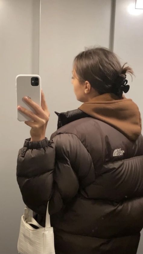 puffer brown north face Brown North Face Puffer Outfit, Puffer Outfits, North Face Aesthetic, North Face Puffer Outfit, Brown North Face Puffer, Brown North Face, Brown Puffer Jacket, Puffer Outfit, The North Face 1996 Retro Nuptse