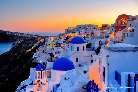 Santorini Greece Aesthetic, Catholic Artwork, Greece Aesthetic, Santorini Greece, Travel Goals, Santorini, Mount Rushmore, Aesthetic Wallpapers, Beautiful Places