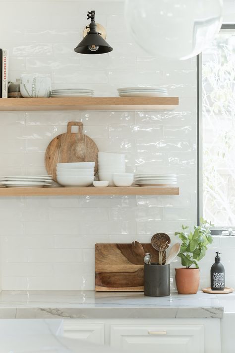 Kitchen Floating Shelves, Oak Floating Shelves, Floating Shelves Kitchen, Mediterranean Style Home, Open Kitchen Shelves, Oak Shelves, Oak Kitchen, Room Planning, Kitchen Tiles